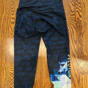Peloton capri leggings size M